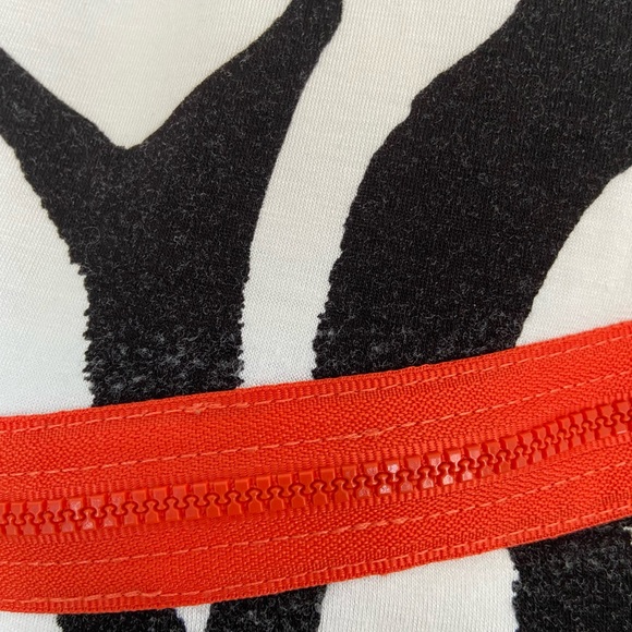 Zebra Printed Sleeveless Funky Top Small - Picture 10 of 14